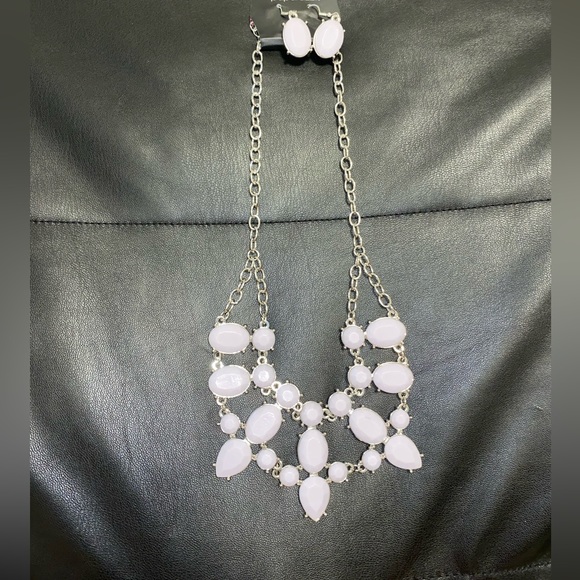 Beautiful Necklace matched with the earrings at low price 😍✨!!! - Picture 1 of 1